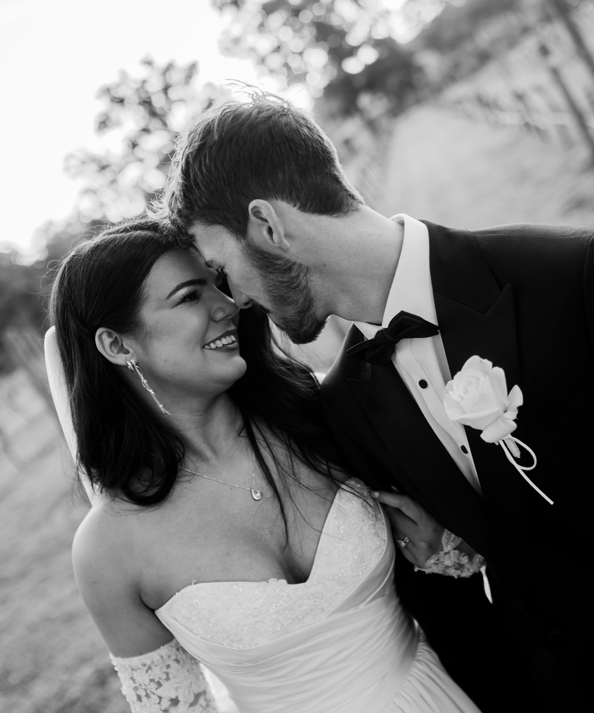 Couple laughing, black and white